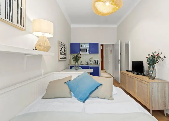 Daire Bright Hideaway, Augarten And Danube - 5 Min Metro - 10 Min Center *