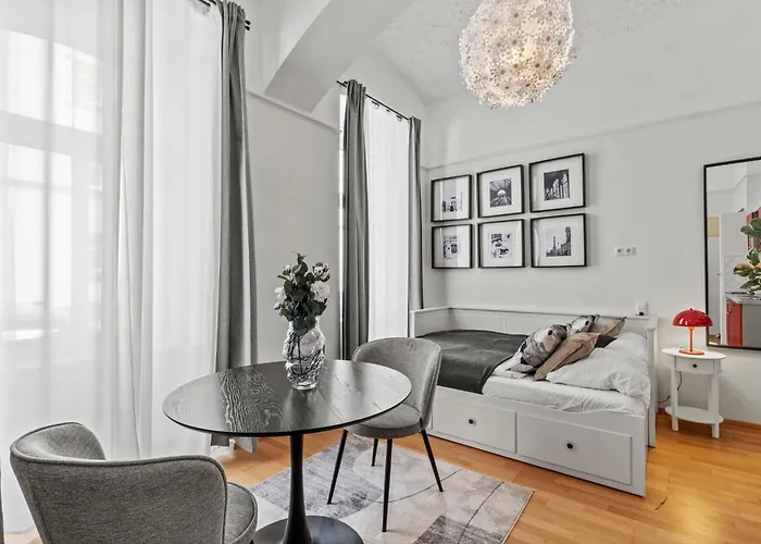 Daire Bright Hideaway, Augarten And Danube - 5 Min Metro - 10 Min Center *